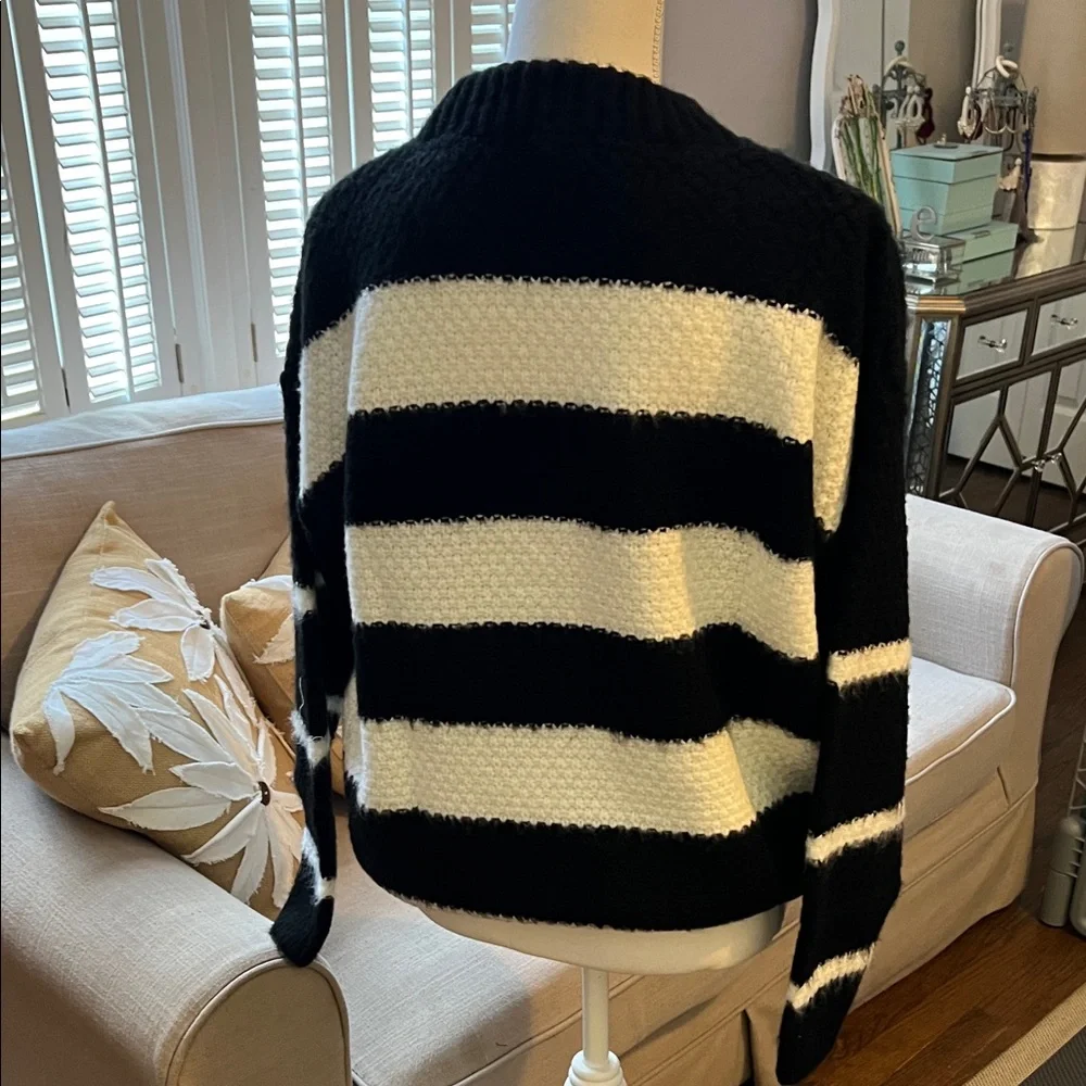 TOPSHOP Oversized Black & White Striped Sweater US 0-2 NWT YAY! ❤️